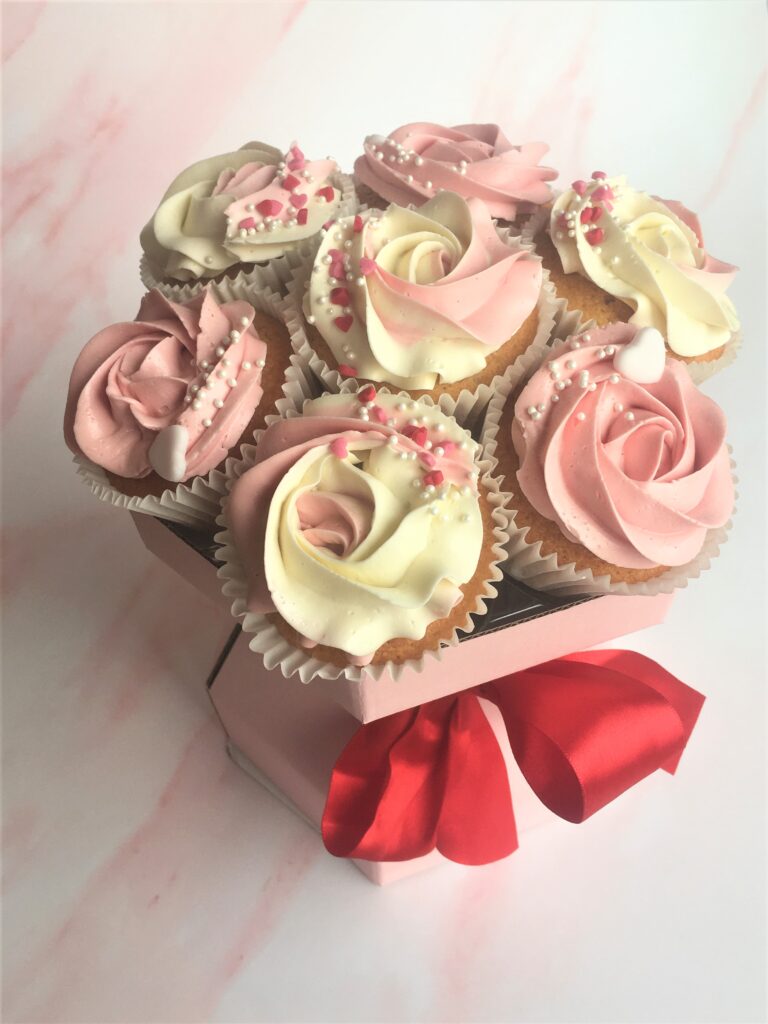 Bouquet of 7 beautifully decorated cupcakes