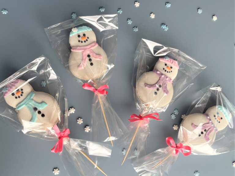 Fun Snowman macarons